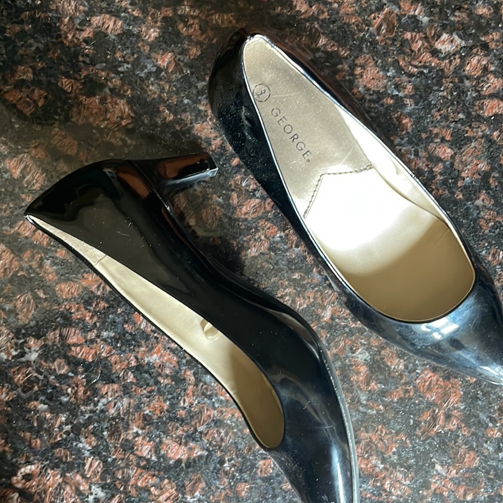 George Heels - Picture 2 of 4